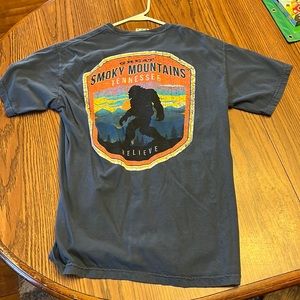 Smokey Mountains Bigfoot shirt size medium